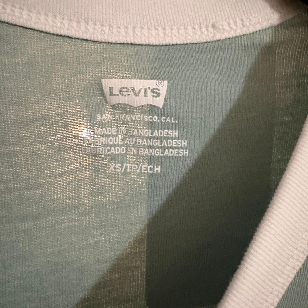 Levi's NWT Sage Green Graphic Ringer Tee Shirt Size XS - Picture 4 of 5